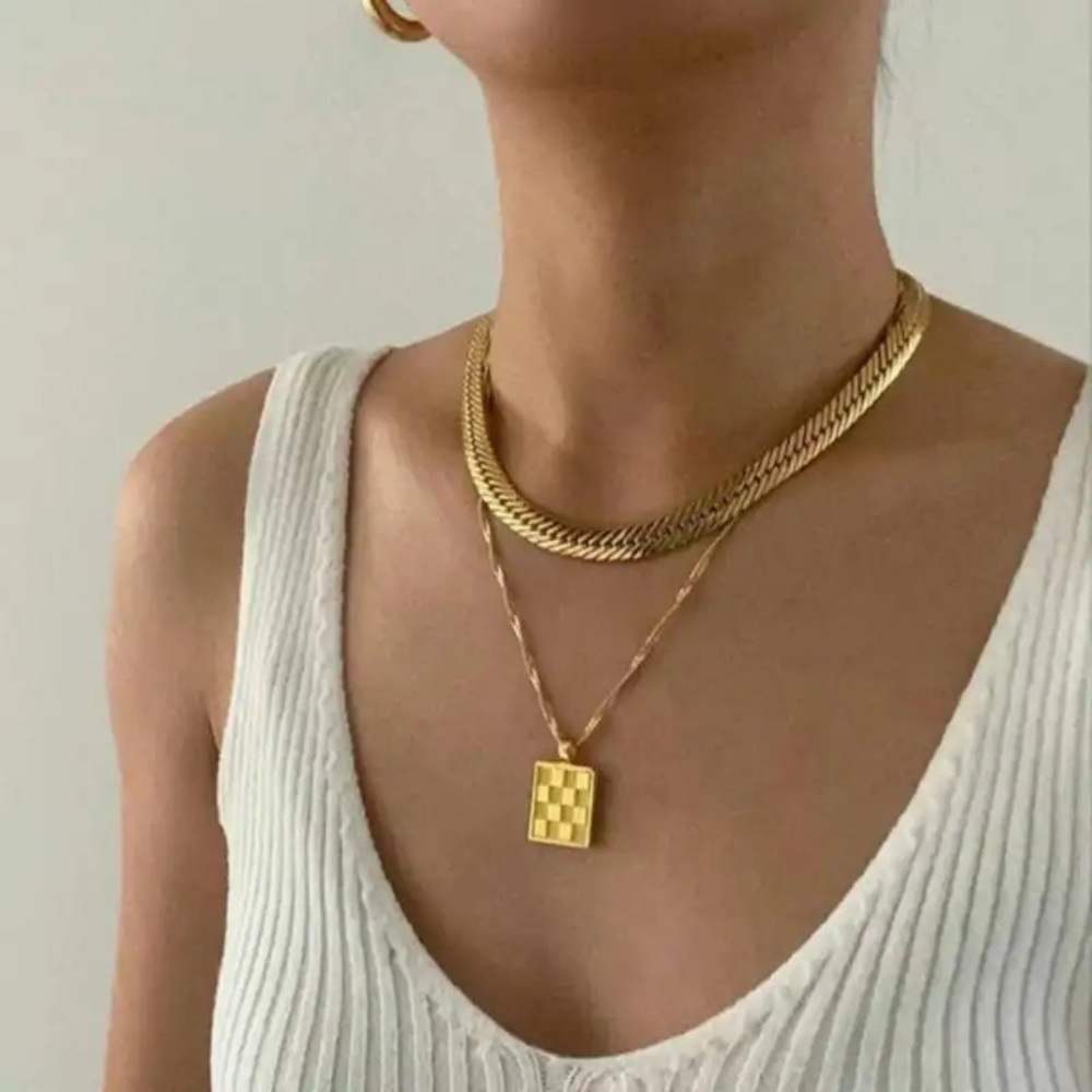 ◾️18K Gold Plated Rectangle Checkerboard Pendant Necklace